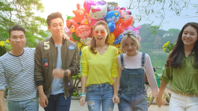 Ai bảo MV ca nhạc chỉ để nghe v&agrave; xem, MV cũng&hellip; &ldquo;ăn&rdquo; được đấy - Ảnh 2.