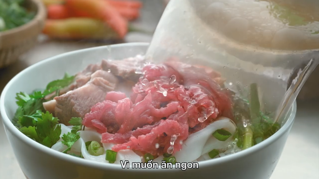 Ai bảo MV ca nhạc chỉ để nghe v&agrave; xem, MV cũng&hellip; &ldquo;ăn&rdquo; được đấy - Ảnh 7.