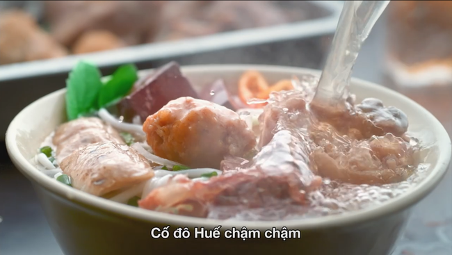 Ai bảo MV ca nhạc chỉ để nghe v&agrave; xem, MV cũng&hellip; &ldquo;ăn&rdquo; được đấy - Ảnh 9.