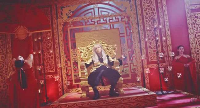 Đ&ecirc;m giao thừa, say sưa mơ hồ trong MV Lạc tr&ocirc;i của Sơn T&ugrave;ng M-TP - Ảnh 3.