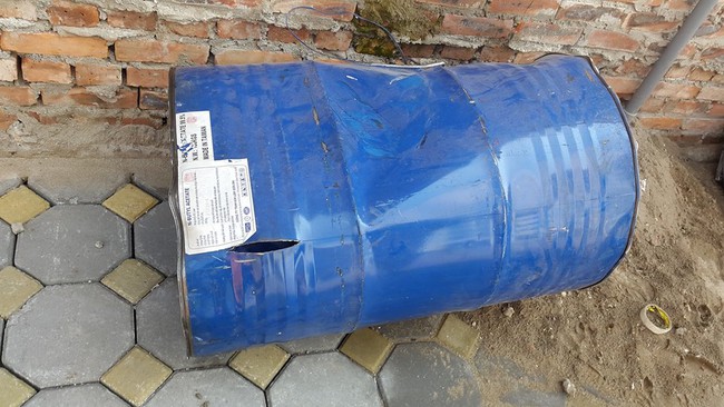 H&agrave; Nội: Th&ugrave;ng phuy ph&aacute;t nổ lớn, một thợ h&agrave;n bị thương nặng - Ảnh 5.