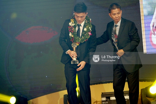 Th&aacute;nh nữ bolero Jang Mi v&agrave; những pha kh&oacute; đỡ trong đ&ecirc;m Gala Quả b&oacute;ng v&agrave;ng Việt Nam 2016 - Ảnh 9.