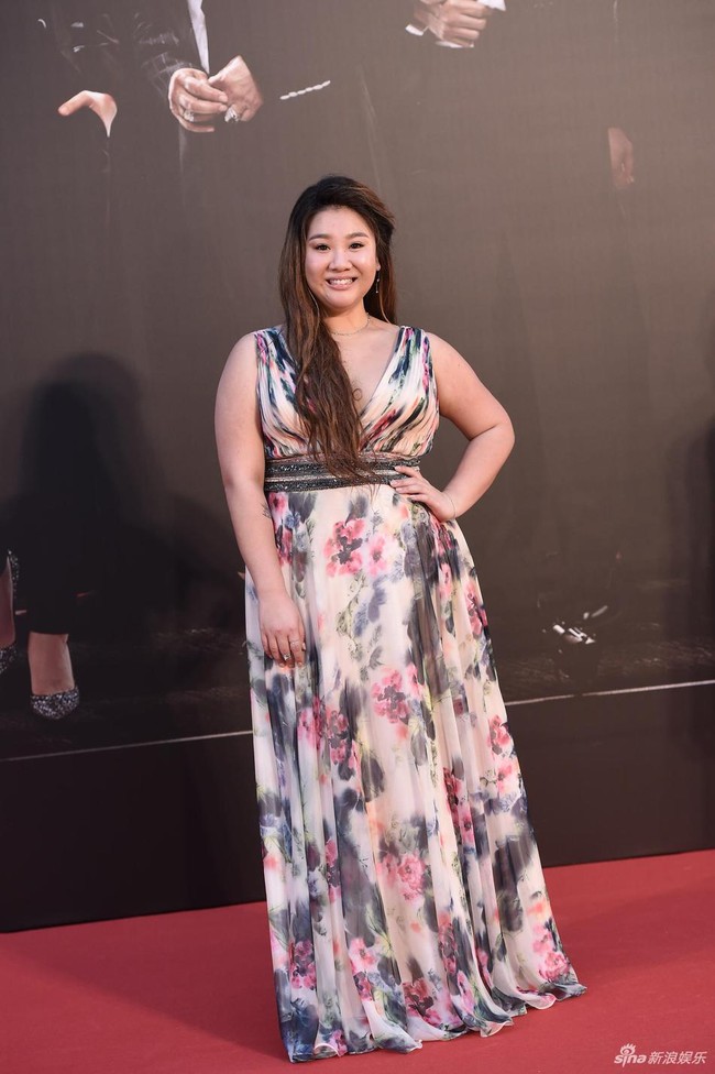 Thảm đỏ Kim Tượng 2017: Triệu Vy xinh đẹp quyến rũ, Chương Tử Di bung lụa lấn &aacute;t loạt mỹ nh&acirc;n - Ảnh 23.