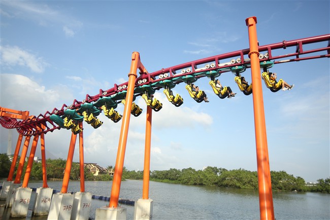 Trải nghiệm t&agrave;u lượn dạng treo cực đỉnh tại Asia Park - Ảnh 7.