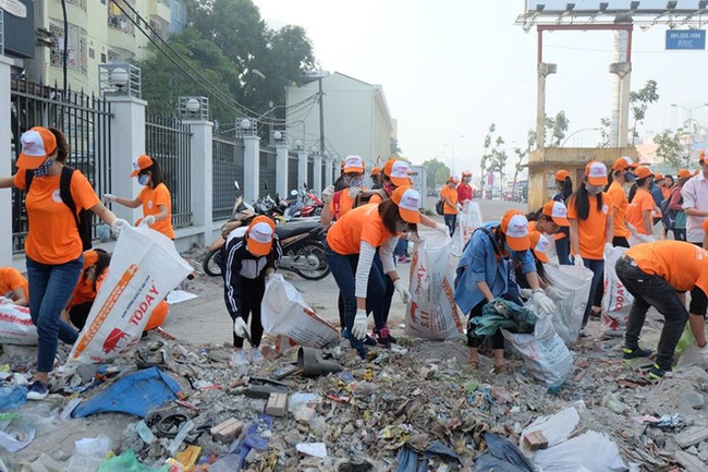 Thạc sĩ &ldquo;bốc r&aacute;c&rdquo; với dự &aacute;n Chủ nhật xanh k&ecirc;u gọi mọi người chung tay bảo vệ m&ocirc;i trường - Ảnh 5.