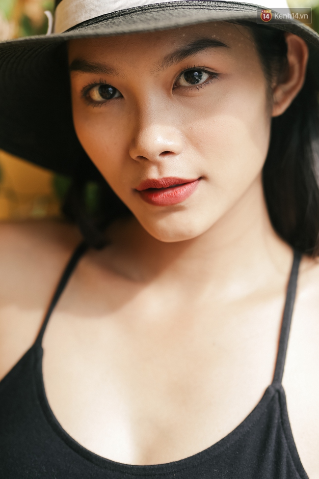 Vẻ đẹp cổ điển hút hồn của Thanh Tú - cô con gái 20 tuổi của diễn viên Kiều Trinh - Ảnh 6.