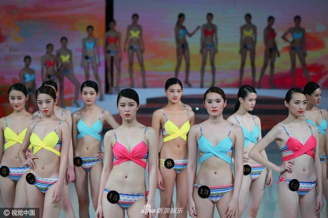Cuộc thi siêu mẫu Trung Quốc: Chất lượng không đồng đều, thí sinh bị chê đùi to, bắp chân lớn - Ảnh 5.