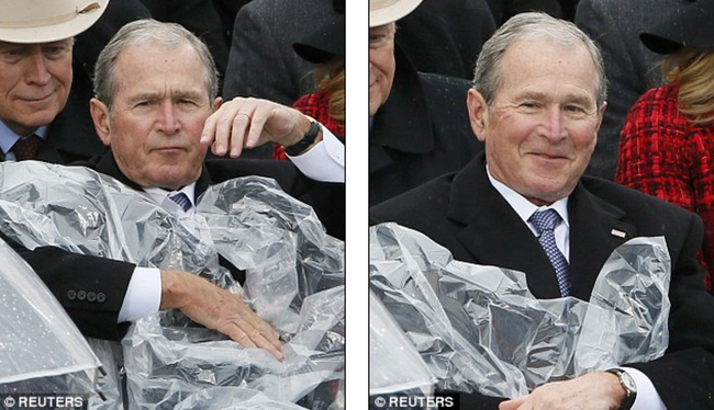 Cựu Tổng thống George W. Bush nghịch ngợm với mảnh áo mưa ngay trên hàng ghế VIP trong buổi lễ nhậm chức - Ảnh 3.
