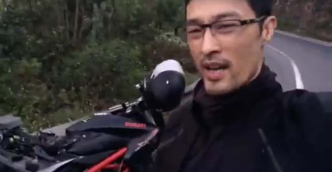 Johnny Trí Nguyễn khoe gặp tai nạn giao thông, vỡ nát xe Ducati 400 triệu - Ảnh 3.