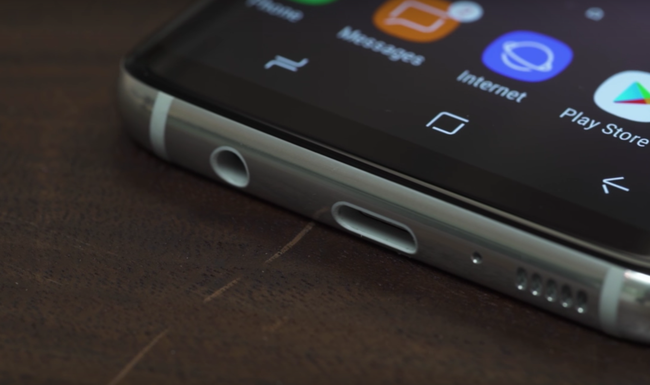 Giá bán thì mắc nhưng có tới 6 điều mà iPhone 7 phải xách dép chạy theo Galaxy S8 - Ảnh 4.