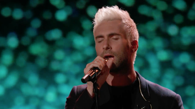 Adam Levine hát tặng học trò quá cố Christina Grimmie trên sân khấu The Voice - Ảnh 4.