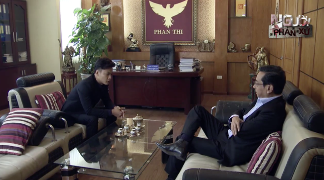 Phim "Người ph&aacute;n xử": Thế cuộc nguy nan, Phan Qu&acirc;n bất ngờ nh&igrave;n L&ecirc; Th&agrave;nh bằng &aacute;nh mắt tr&igrave;u mến - Ảnh 4.