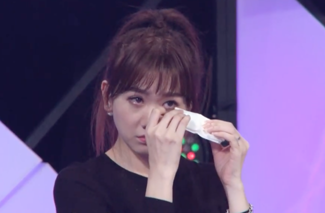 Trấn Thành - Hari Won bật khóc trước thí sinh lớn tuổi đi thi hát để giúp bạn, chưa kịp làm gì bạn đã qua đời - Ảnh 5.