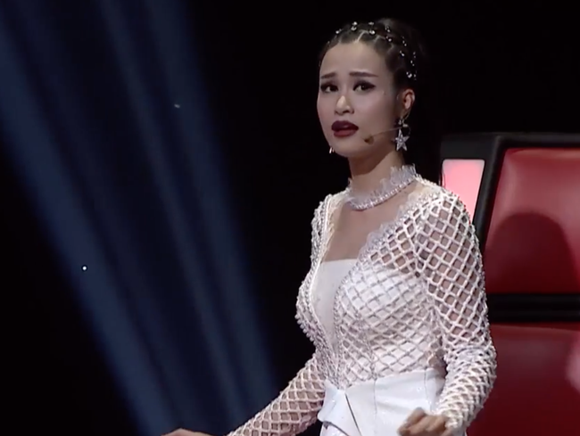 4 HLV The Voice hoang mang, hốt hoảng sau tiết mục Lạc trôi của Han Sara - Ảnh 4.