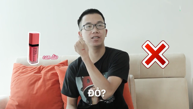 Clip: Con trai c&oacute; thể tặng con g&aacute;i son, chứ chẳng biết ph&acirc;n biệt m&agrave;u đ&acirc;u! - Ảnh 8.