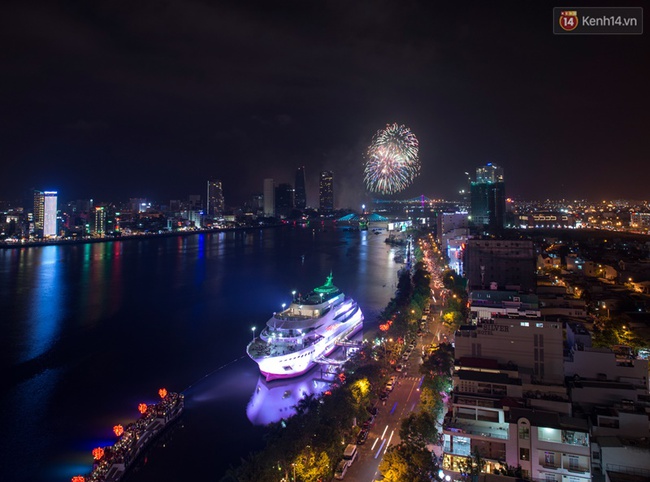 Chùm ảnh: Đà Nẵng lung linh nhìn từ trên cao trong đêm thi đầu tiên Lễ hội pháo hoa 2017 - Ảnh 5.
