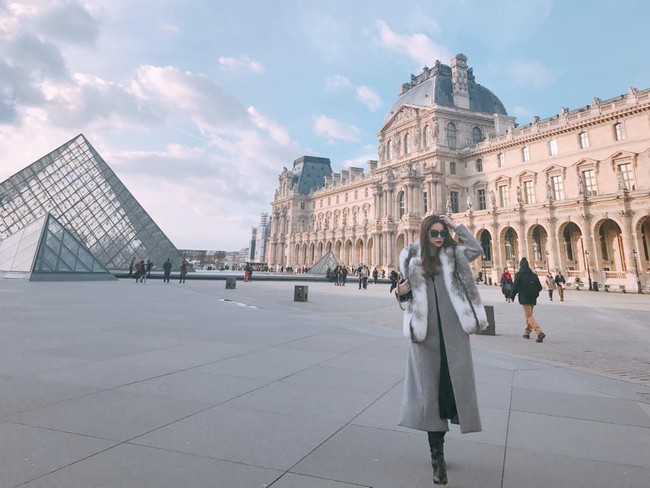 Hồ Ngọc H&agrave; nổi bật tại Paris Fashion Week, Rihanna diện ngay BST Dior bị ch&ecirc; tơi tả - Ảnh 4.