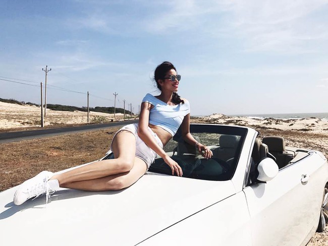 Hồ Ngọc H&agrave; nổi bật tại Paris Fashion Week, Rihanna diện ngay BST Dior bị ch&ecirc; tơi tả - Ảnh 5.