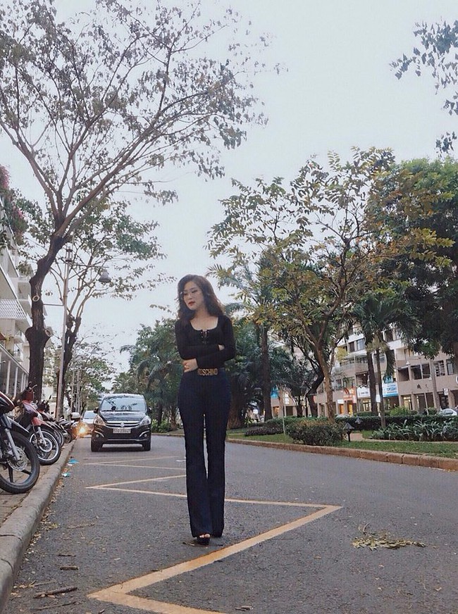 Hồ Ngọc H&agrave; nổi bật tại Paris Fashion Week, Rihanna diện ngay BST Dior bị ch&ecirc; tơi tả - Ảnh 10.