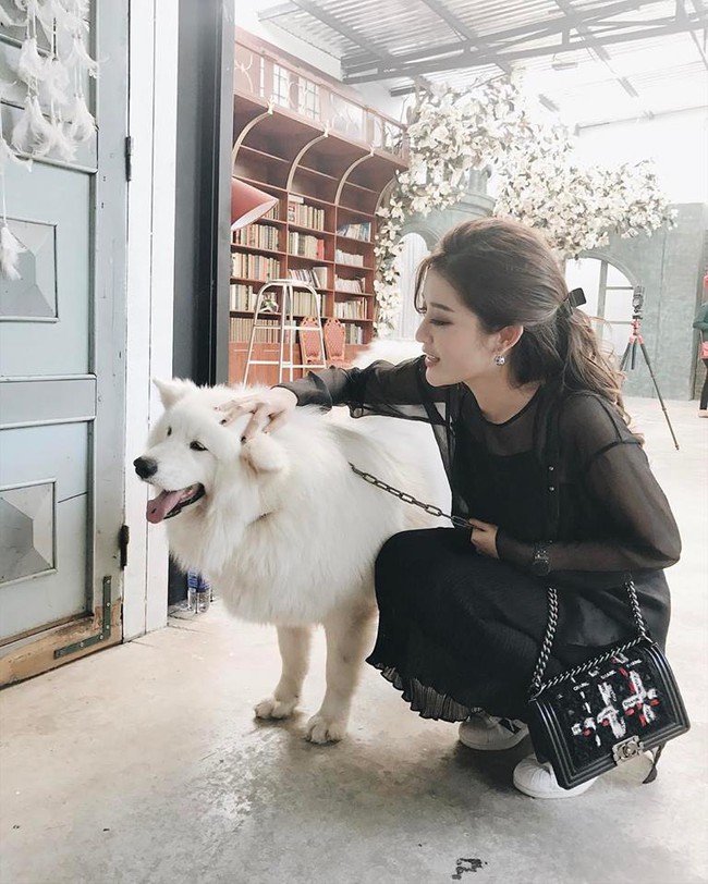 Hồ Ngọc H&agrave; nổi bật tại Paris Fashion Week, Rihanna diện ngay BST Dior bị ch&ecirc; tơi tả - Ảnh 11.