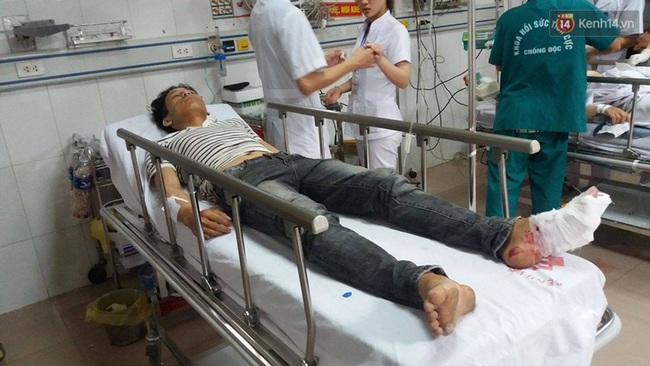 Nạn nh&acirc;n trong vụ lật xe kh&aacute;ch kinh ho&agrave;ng: Mọi người la h&eacute;t hoảng loạn, t&ocirc;i chỉ kịp che chắn cho ch&aacute;u b&eacute; b&ecirc;n cạnh - Ảnh 2.