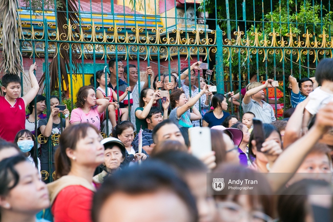 Cộng đồng người Hoa ở Sài Gòn hào hứng đổ ra đường đón Tết nguyên tiêu - Ảnh 13.
