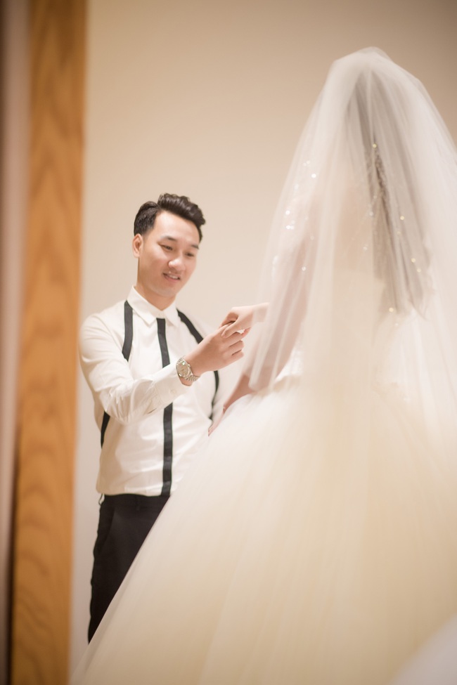 Trước hôn lễ, MC Thành Trung và vợ tình tứ đi thử váy cưới - Ảnh 7.