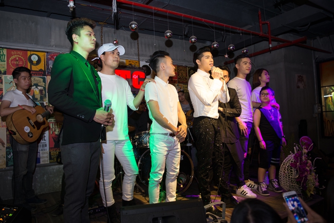 Noo Phước Thịnh bất ngờ xuất hiện trong minishow của các học trò đã chia tay The Voice - Ảnh 3.