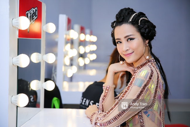 The Voice: Đ&ocirc;ng Nhi xuất hiện lẻ b&oacute;ng, Thu Minh tự cắt vớ da trước khi quay h&igrave;nh - Ảnh 5.
