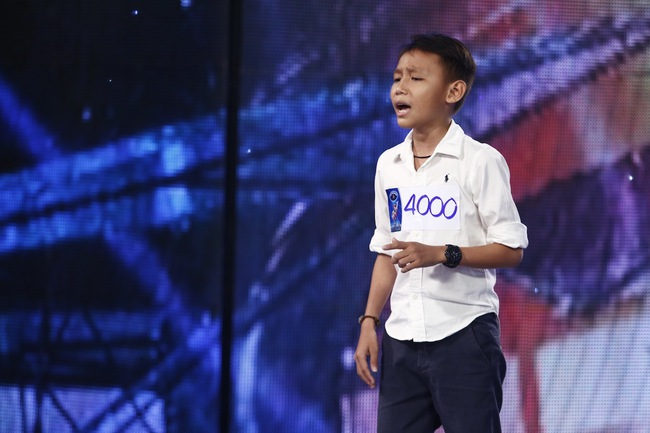 Cậu bé chăn vịt và ước mơ đổi đời khiến khán giả Vietnam Idol Kids xúc động - Ảnh 3.