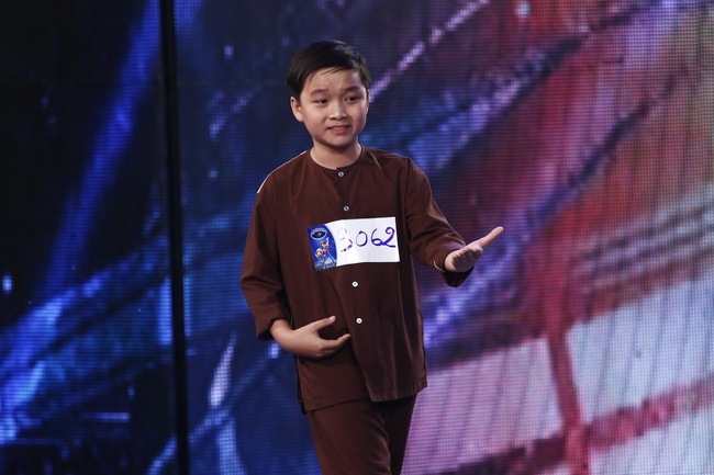 Cậu bé chăn vịt và ước mơ đổi đời khiến khán giả Vietnam Idol Kids xúc động - Ảnh 5.