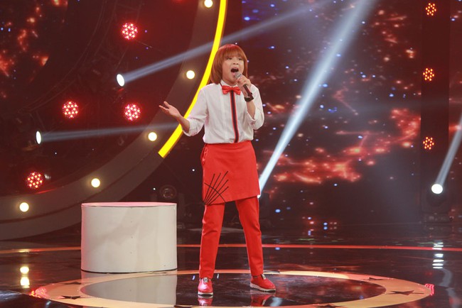 Mỹ T&acirc;m thị phạm c&aacute;ch h&aacute;t hit Hồ Ngọc H&agrave; theo kiểu... Bolero - Ảnh 8.