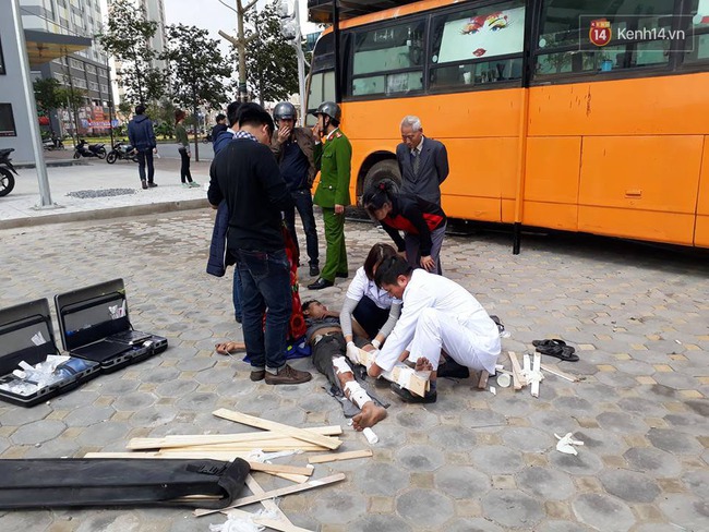 Hà Nội: Thùng phuy trang trí quán cafe buýt phát nổ khi đang cắt, thợ hàn bị gãy hai chân - Ảnh 2.