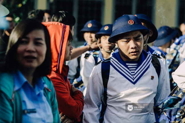 Nước mắt, nụ cười và những khoảnh khắc xúc động ngày tân binh ở Sài Gòn lên đường nhập ngũ - Ảnh 13.