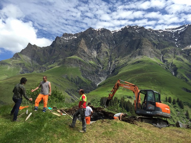 Bạn có muốn được qua đêm tại phòng khách sạn ngàn sao nằm chênh vênh trên đỉnh núi Alps? - Ảnh 13.