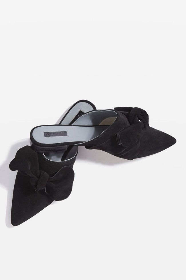Hết copy Puma, Topshop lại học tập Prada rồi b&aacute;n mẫu d&eacute;p nơ c&oacute; gi&aacute; rẻ bằng... 1/14 - Ảnh 2.