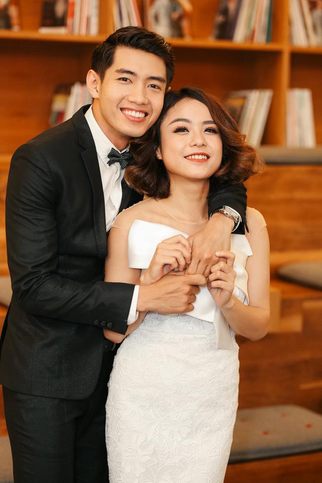 H&ocirc;n trong MV chưa đủ, Th&aacute;i Trinh - Quang Đăng c&ograve;n kho&aacute; m&ocirc;i ngay buổi họp b&aacute;o MV mới - Ảnh 3.