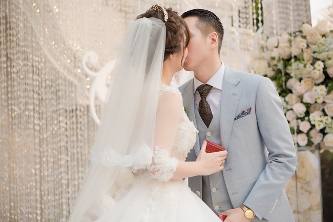 Tú Linh bật khóc cảm ơn bố mẹ chồng trong đám cưới - Ảnh 8.