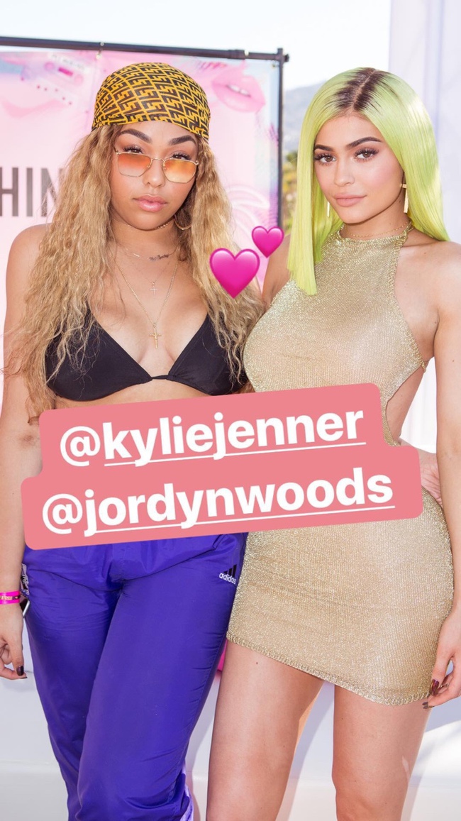 Coachella 2017: Kylie Jenner khoe tóc xanh như... bóng tennis, Kendall hở trọn cả vòng 3 - Ảnh 6.