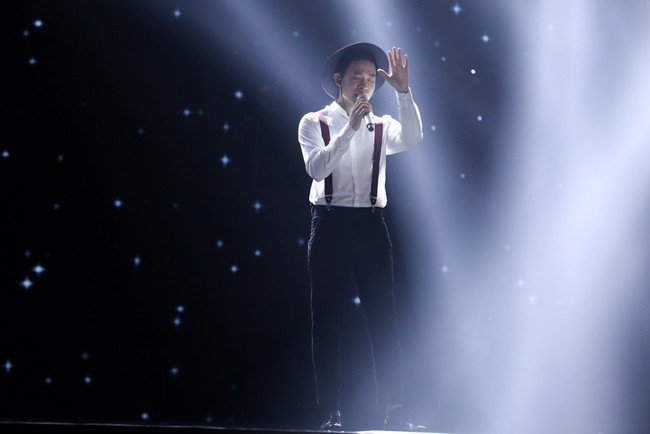 Xuất hiện ch&agrave;ng trai h&aacute;t giọng nữ g&acirc;y n&aacute;o loạn tại The Voice - Ảnh 3.