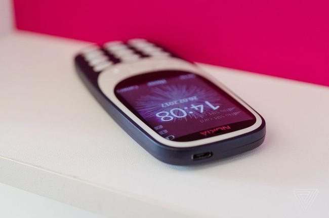 Huyền thoại Nokia 3310 nồi đồng cối đá hồi sinh sau 17 năm với kiểu dáng không thể teen hơn - Ảnh 8.