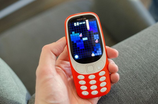 Huyền thoại Nokia 3310 nồi đồng cối đá hồi sinh sau 17 năm với kiểu dáng không thể teen hơn - Ảnh 3.