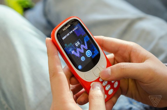 Huyền thoại Nokia 3310 nồi đồng cối đá hồi sinh sau 17 năm với kiểu dáng không thể teen hơn - Ảnh 4.