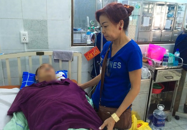 Mẹ tài xế GrabBike bị xe ôm đâm gục ở Sài Gòn: Nhìn con máu me đầy người, lòng tôi đau như dao cắt - Ảnh 2.
