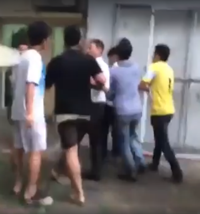 Clip: Mạo danh bạn c&ugrave;ng ph&ograve;ng để v&agrave;o KTX ĐH Ngoại thương ăn trộm, nam thanh ni&ecirc;n bị bắt tại trận - Ảnh 2.