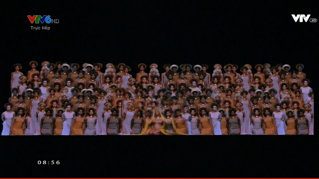 Mang bầu song thai, Beyonce vẫn xuất hiện lộng lẫy biểu diễn tại Grammy 2017 - Ảnh 3.