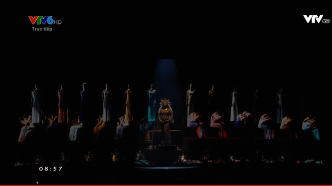 Mang bầu song thai, Beyonce vẫn xuất hiện lộng lẫy biểu diễn tại Grammy 2017 - Ảnh 5.