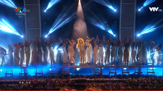 Mang bầu song thai, Beyonce vẫn xuất hiện lộng lẫy biểu diễn tại Grammy 2017 - Ảnh 7.