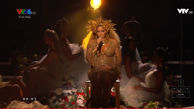 Mang bầu song thai, Beyonce vẫn xuất hiện lộng lẫy biểu diễn tại Grammy 2017 - Ảnh 8.