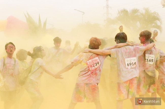 Đến hẹn lại lên, giới trẻ Hà Nội đang quẩy hết mình ở Color me run 2017! - Ảnh 21.